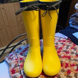 CROCS Freesail Yellow Tall Rainboots Women’s size 9